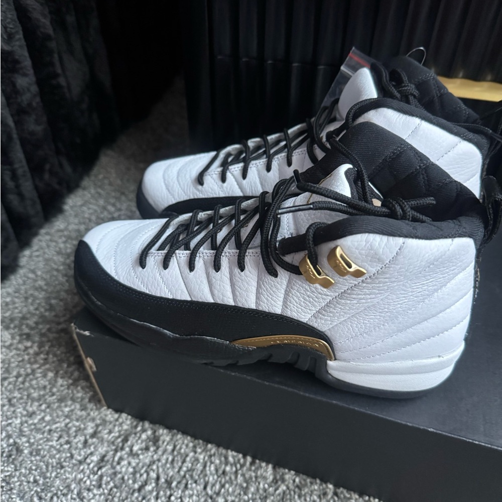 Jordan 12 Taxi - Kids - Picture 3 of 4
